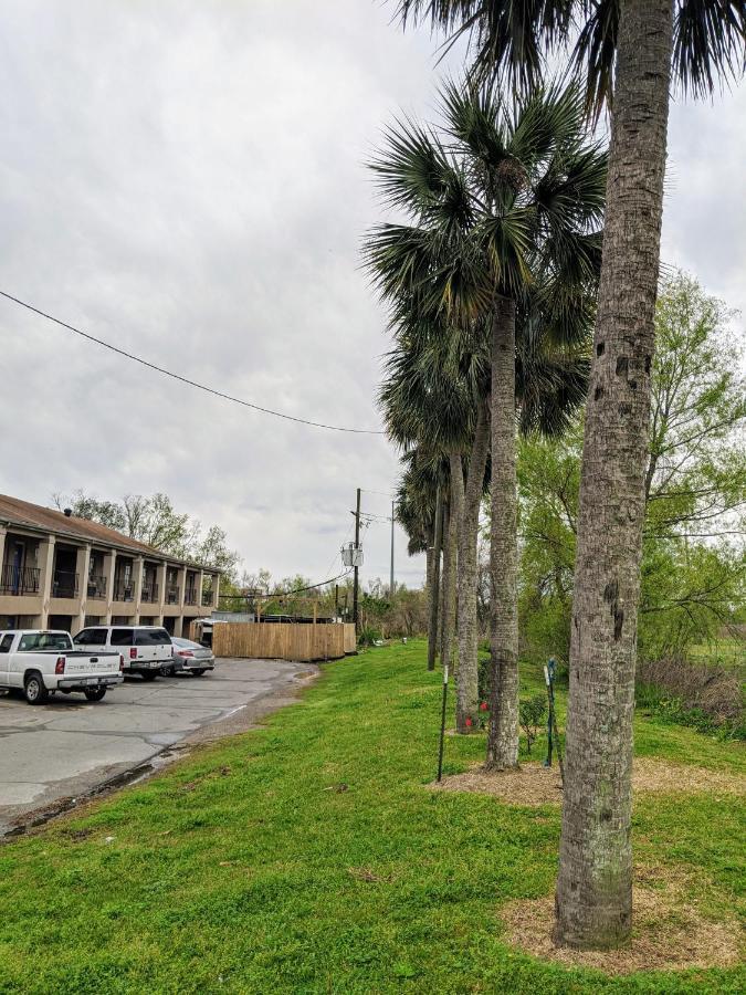 Lake Houmas Inn Exterior photo