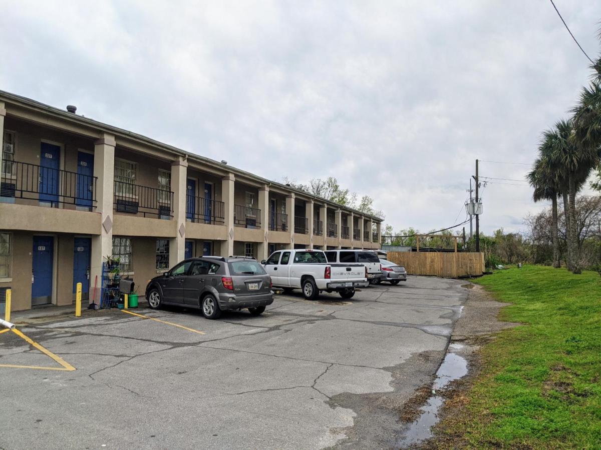 Lake Houmas Inn Exterior photo